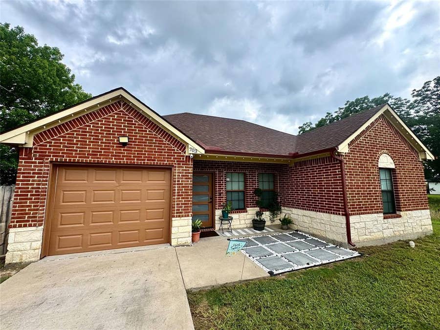 Property photo for 703 Perry Avenue, Waxahachie, TX