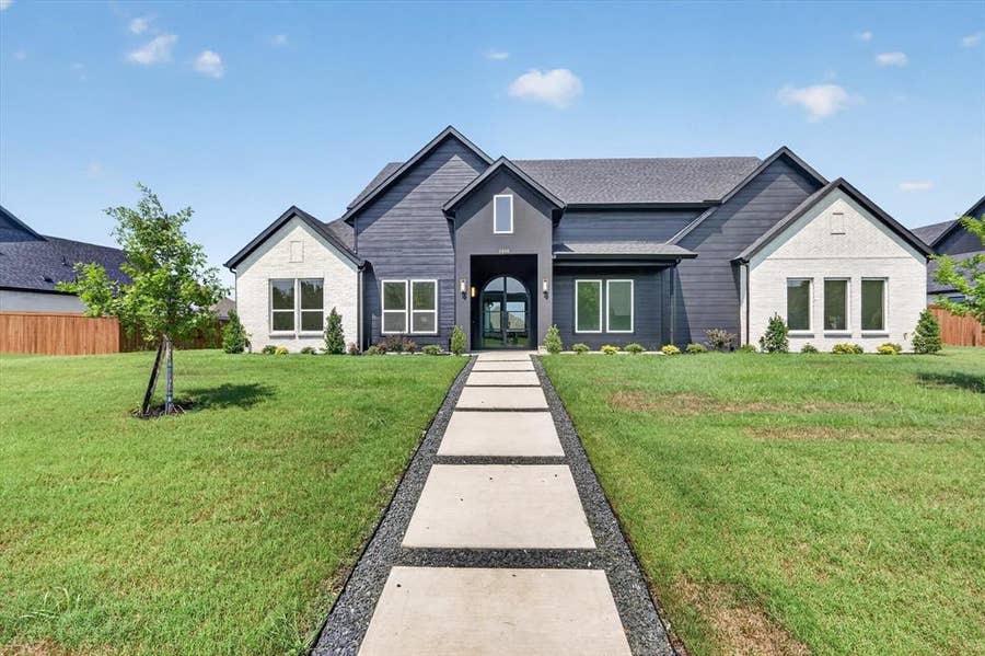 Property photo for 1008 Devonshire Drive N, Forney, TX