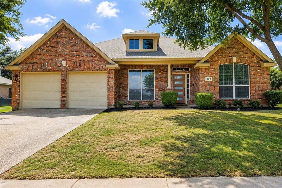 Property photo for 809 Camellia Court, DeSoto, TX