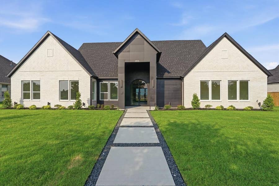 Property photo for 1014 Devonshire Drive N, Forney, TX