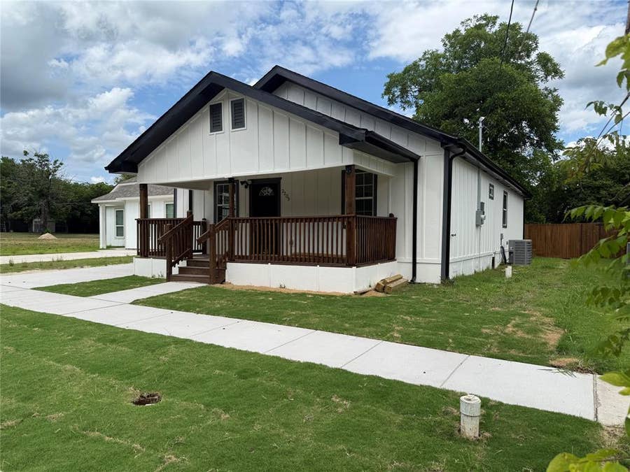 Property photo for 2209 Wellington Street, Greenville, TX