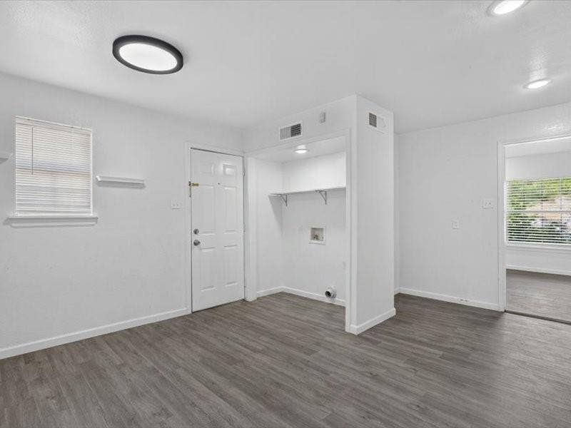 6633 Emhouse Street, Dallas, TX 75232 6633 Emhouse Street, Dallas, TX 75232