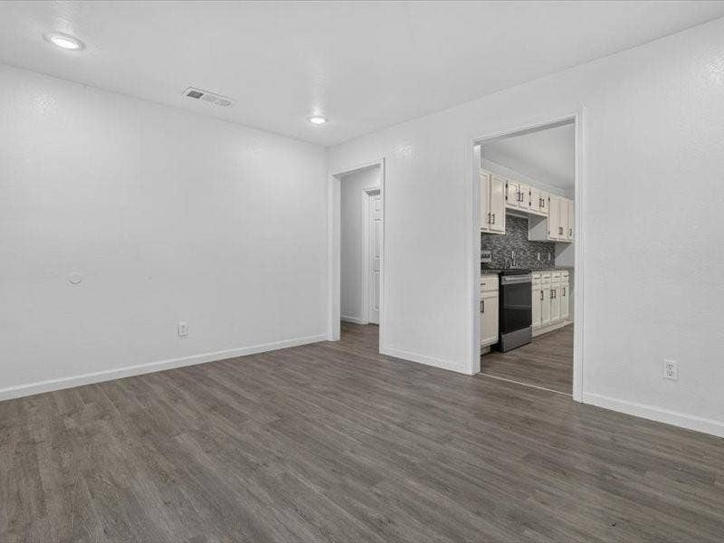 6633 Emhouse Street, Dallas, TX 75232 6633 Emhouse Street, Dallas, TX 75232