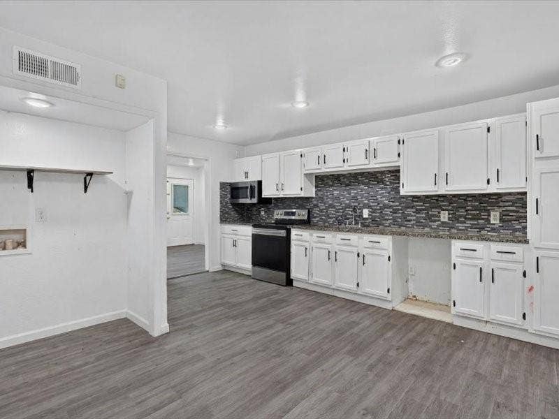 6633 Emhouse Street, Dallas, TX 75232 6633 Emhouse Street, Dallas, TX 75232