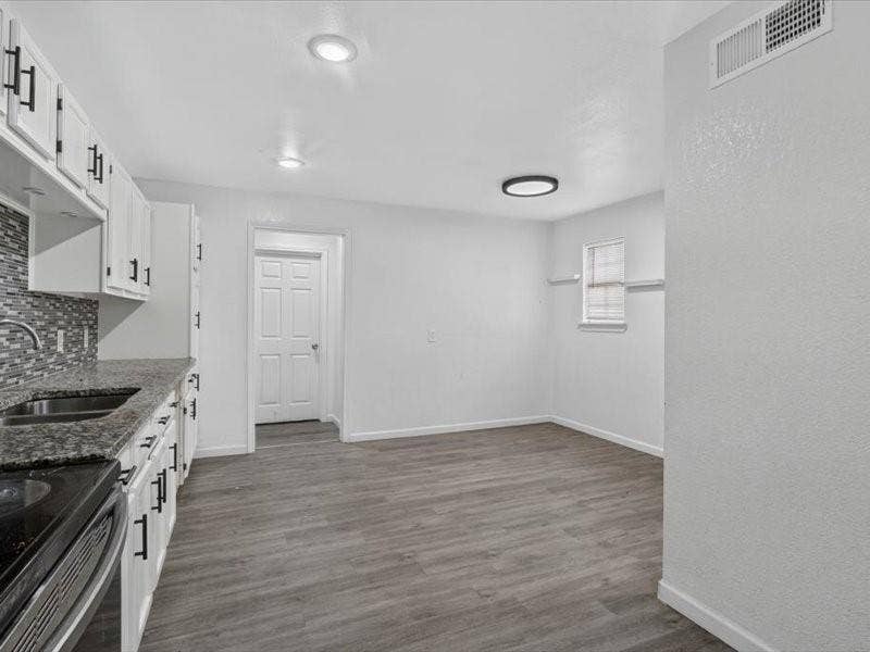 6633 Emhouse Street, Dallas, TX 75232 6633 Emhouse Street, Dallas, TX 75232