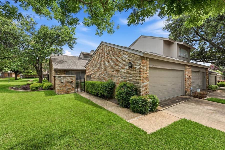 Property photo for 9624 Highland View Drive, Dallas, TX