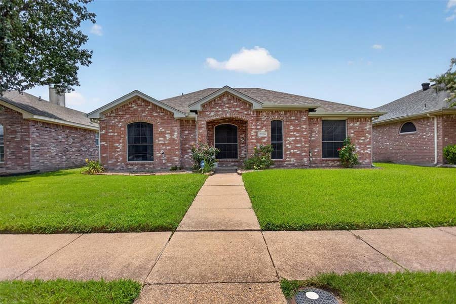 Property photo for 2020 Creek Royal Drive, Mesquite, TX
