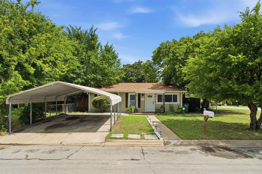 Property photo for 601 Park Lane, Denton, TX