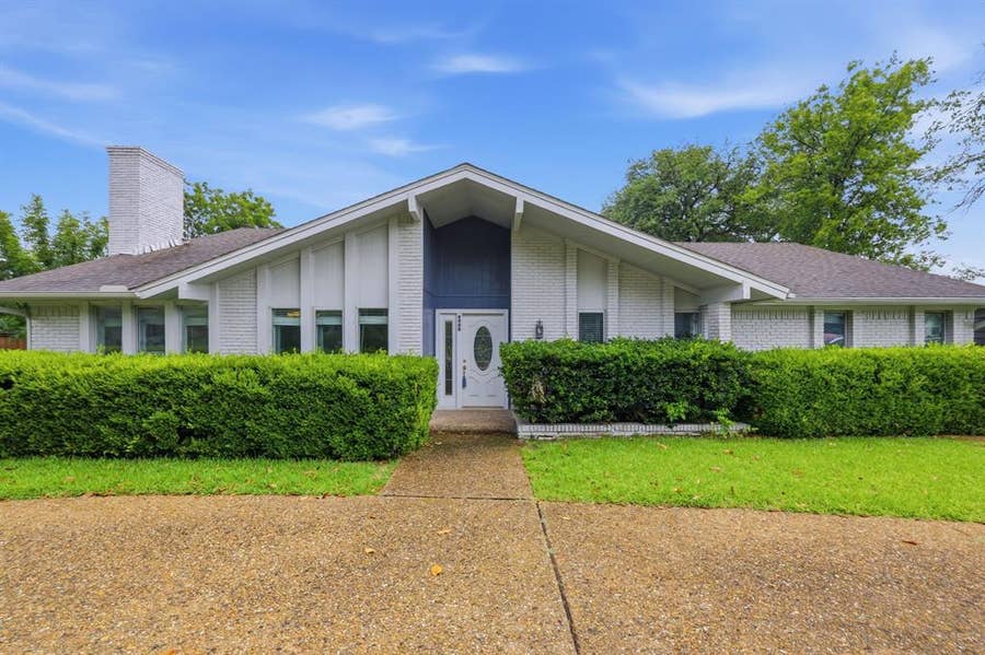 Property photo for 6908 Heatherknoll Drive, Dallas, TX