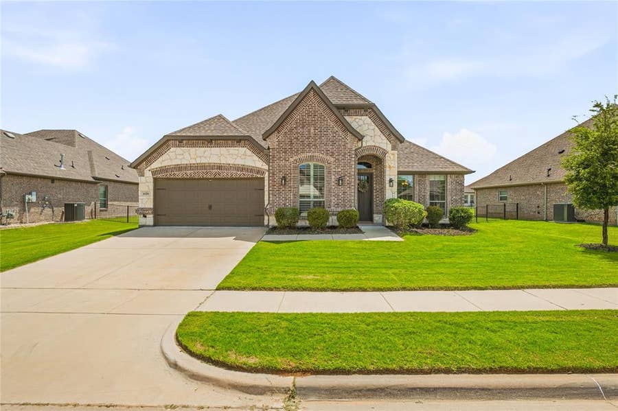 Property photo for 1086 Mickelson Drive, Granbury, TX