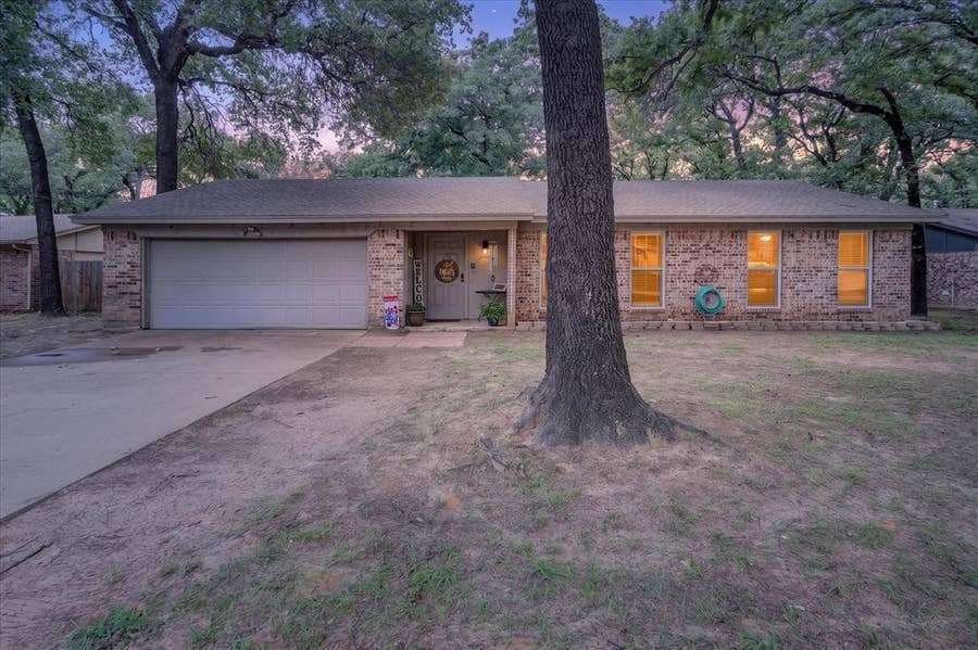 Property photo for 728 Lake Crest Parkway, Azle, TX