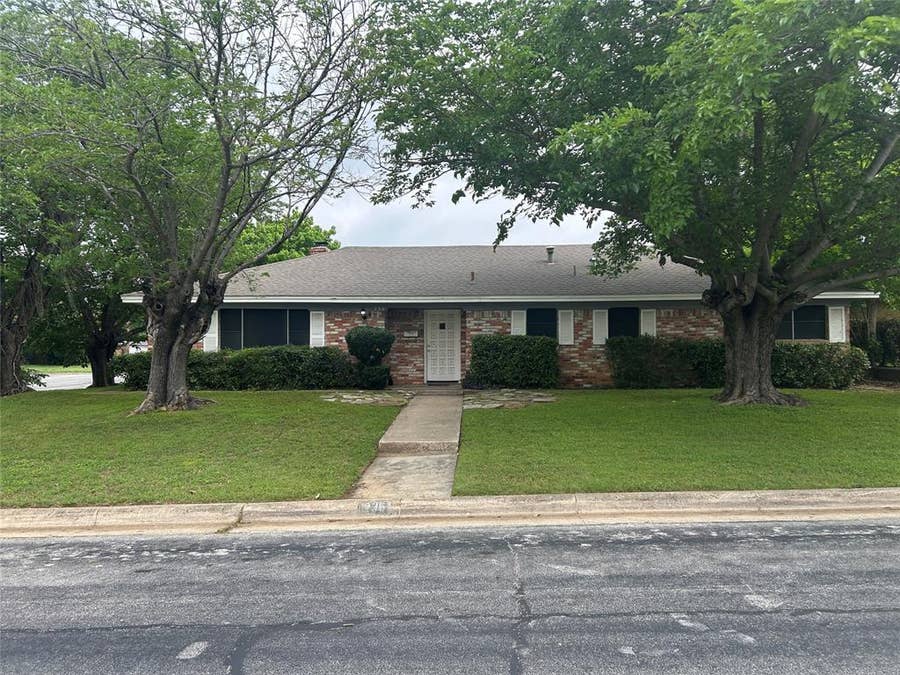Property photo for 236 Hallbrook Drive, Fort Worth, TX