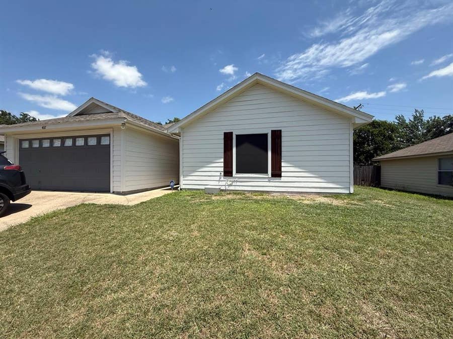 Property photo for 4017 Devonaire Drive, Fort Worth, TX