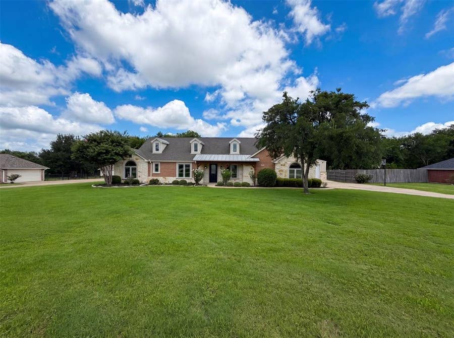 Property photo for 1908 Fairway Lane, Royse City, TX
