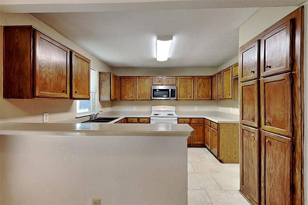 1716 Stoneway Drive, Grapevine, TX 76051 1716 Stoneway Drive, Grapevine, TX 76051
