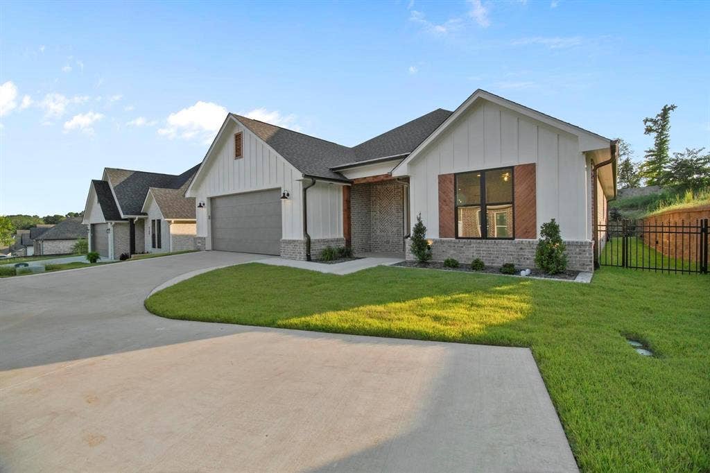 9244 Villas Court, Tyler, TX 75703 9244 Villas Court, Tyler, TX 75703