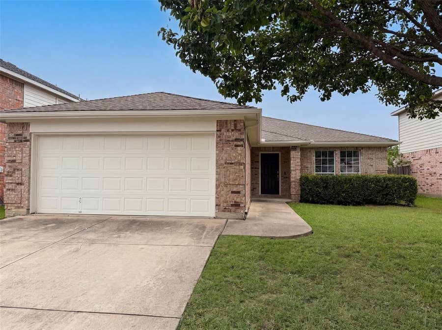 Property photo for 10428 Turning Leaf Trail, Fort Worth, TX