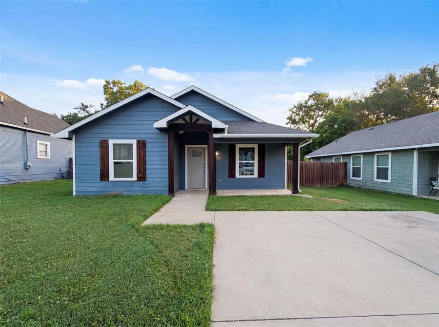 Property photo for 709 W Hull Street, Denison, TX