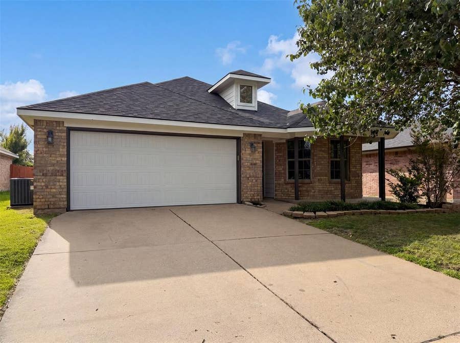 Property photo for 1618 Hillside Drive, Waxahachie, TX
