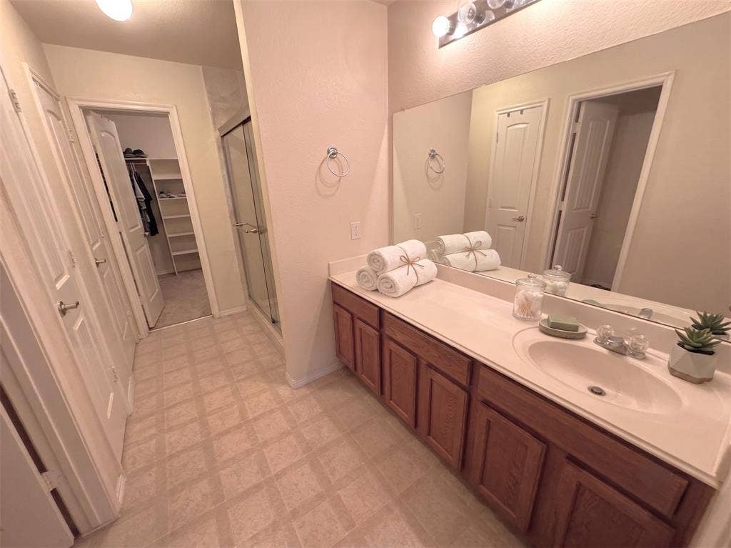 2006 Times Road, Heartland, TX 75126 Primary Bathroom -all photos virtually staged