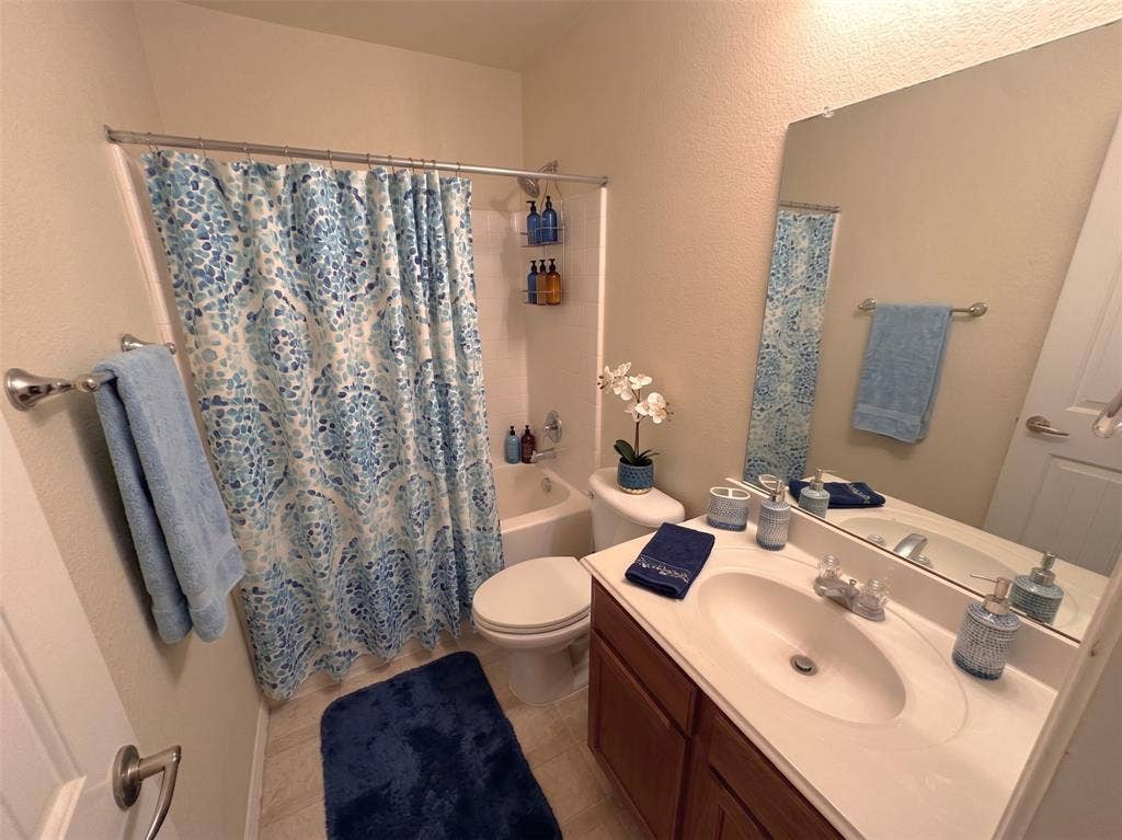 2006 Times Road, Heartland, TX 75126 Guest Bathroom-all photos virtually staged