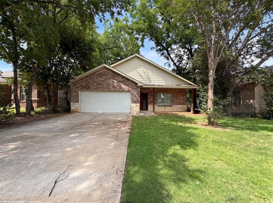 Property photo for 619 E Arlington Avenue, Fort Worth, TX