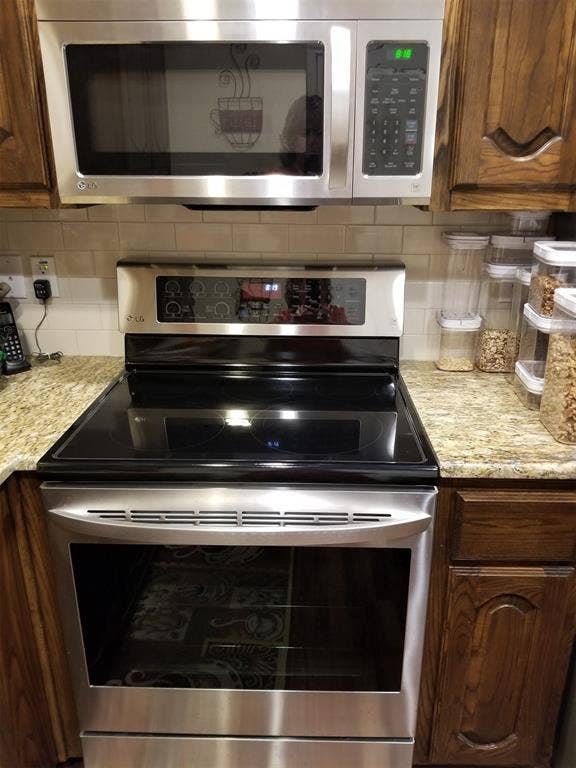 2121 Colby Lane, Wylie, TX 75098 Stainless appliances upgraded and with warranty in place