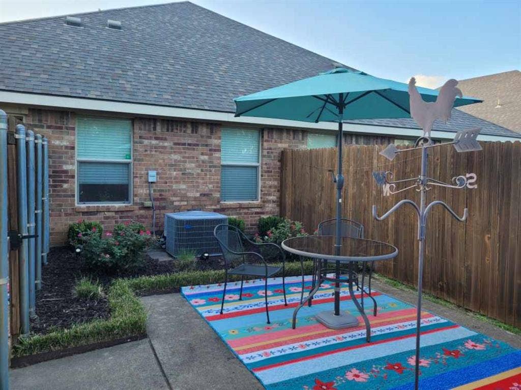 2121 Colby Lane, Wylie, TX 75098 Enjoy time outdoors in this relaxing yard!