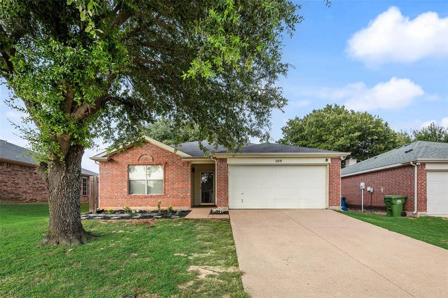 Property photo for 109 Oakhurst Drive, Seagoville, TX