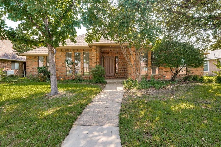 Property photo for 2505 Copper Creek Lane, Carrollton, TX