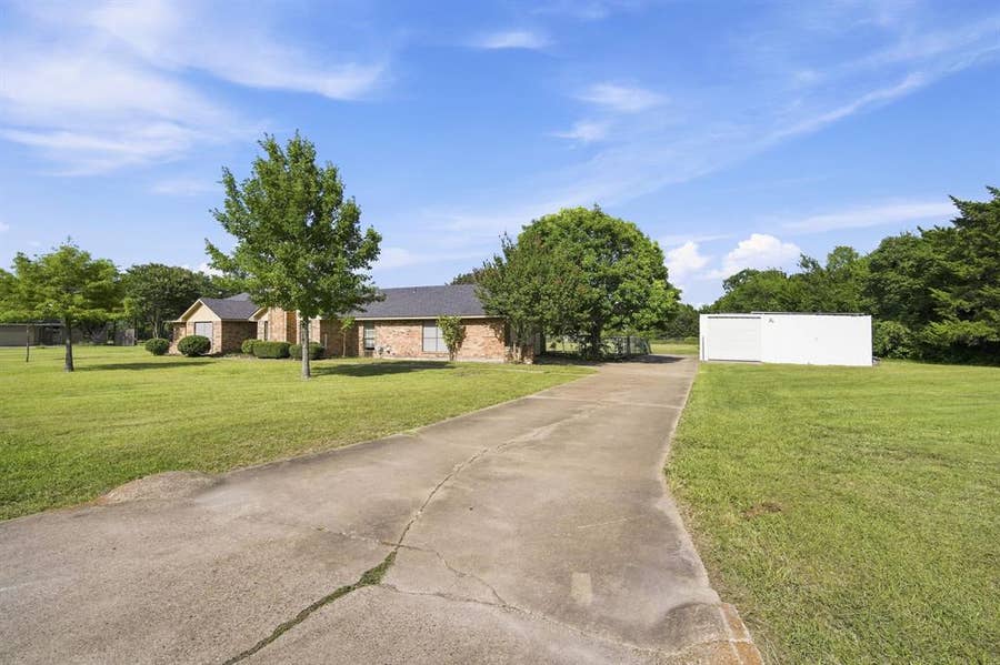 Property photo for 112 Deborde Circle, Red Oak, TX