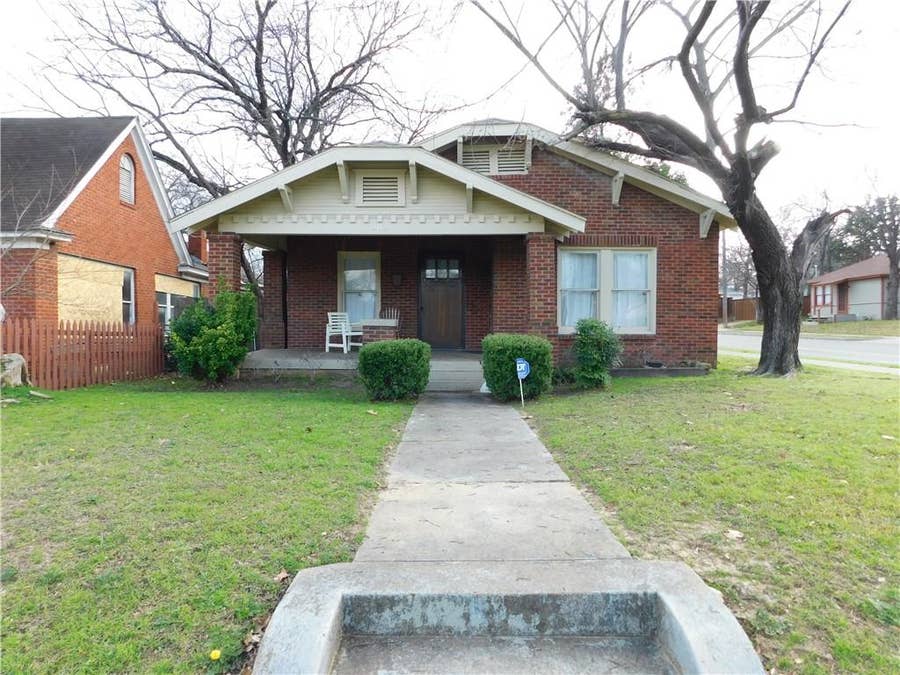 Property photo for 202 E 5th Street, Dallas, TX