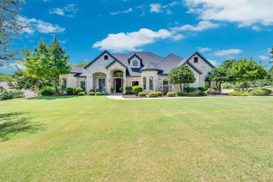 Property photo for 3840 Angela Court, Midlothian, TX