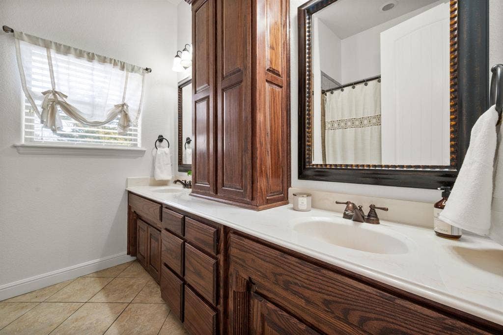 3840 Angela Court, Midlothian, TX 76065