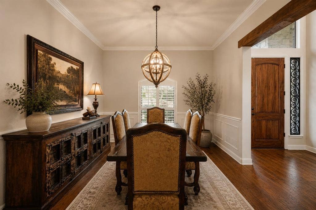 virtually staged dining room