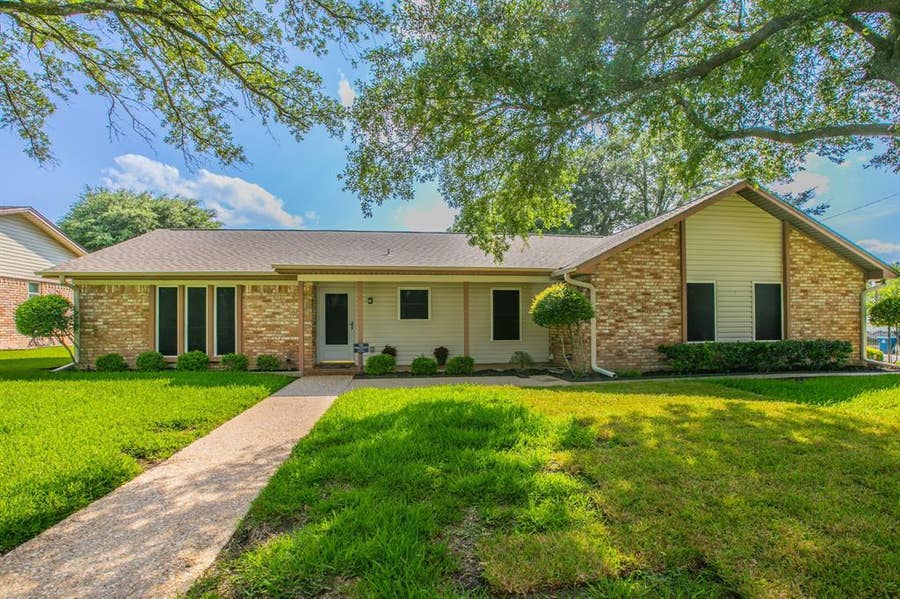 Property photo for 241 Travis Lane, Hewitt, TX