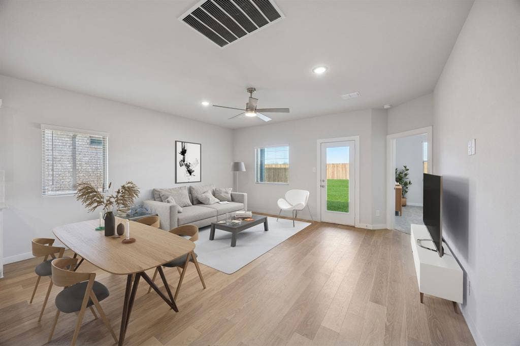 522 Green Gables Drive, Princeton, TX 75071 Living Room in the Oak II home plan by Trophy Signature Homes – REPRESENTATIVE PHOTO