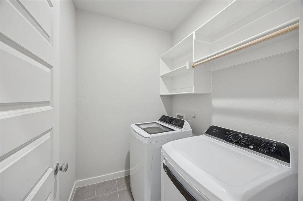 522 Green Gables Drive, Princeton, TX 75071 Utility room in the Oak II home plan by Trophy Signature Homes – REPRESENTATIVE PHOTO