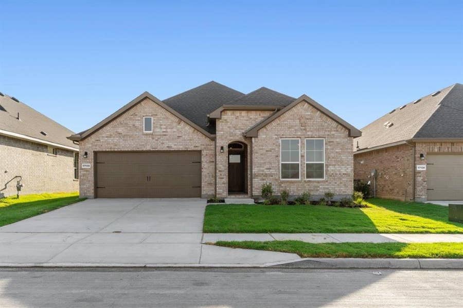 Property photo for 17132 MANZANILLA Drive, Justin, TX