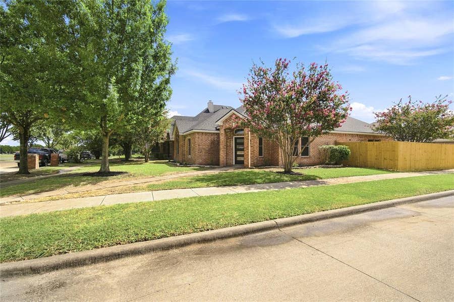 Property photo for 122 Clear Creek Drive, Red Oak, TX