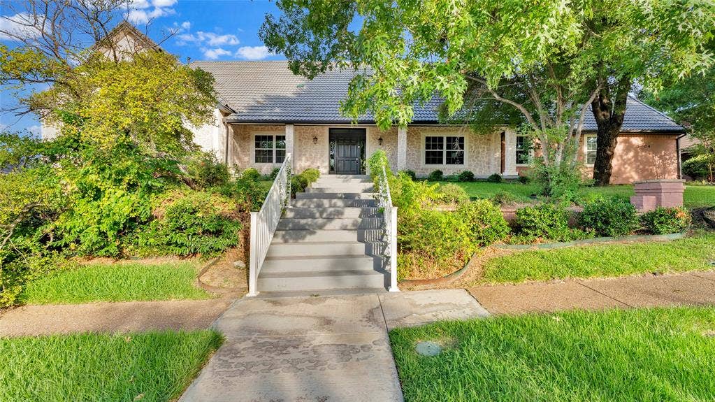 3904 Tally Ho Drive, Irving, TX 75062 Front view