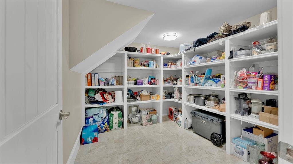 3904 Tally Ho Drive, Irving, TX 75062 Pantry