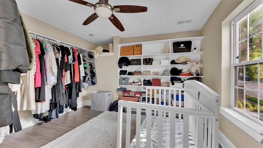 3904 Tally Ho Drive, Irving, TX 75062 Lux Walkin Closet
