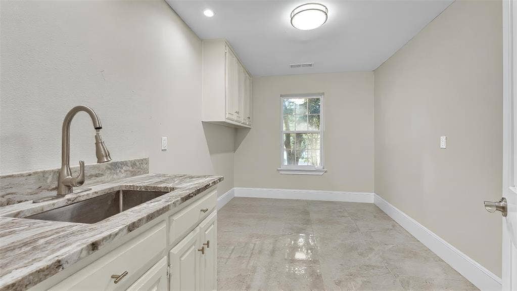 3904 Tally Ho Drive, Irving, TX 75062 Laundry Room with Utility Sink