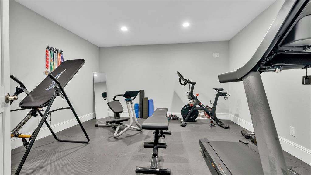 3904 Tally Ho Drive, Irving, TX 75062 Gym