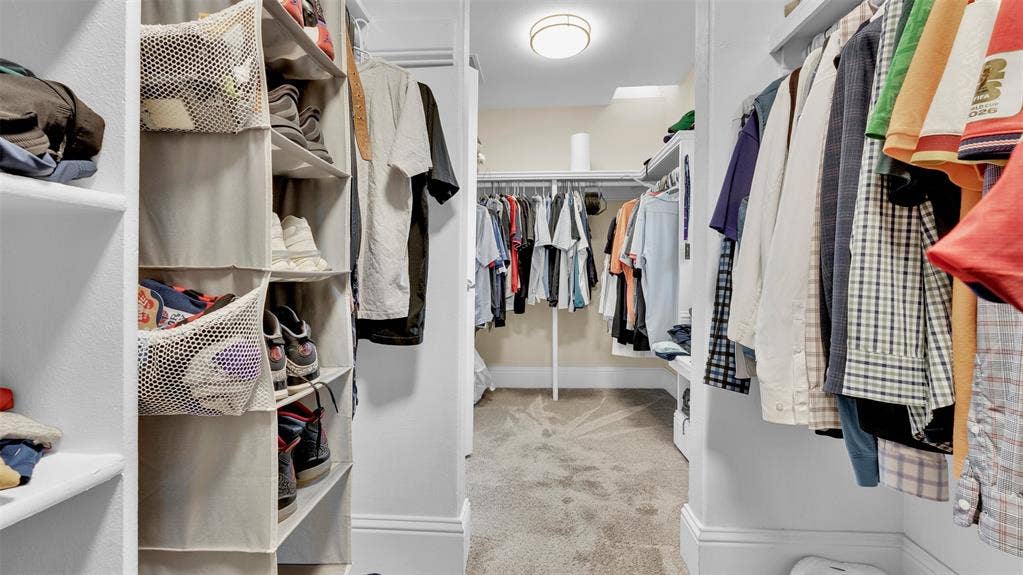 3904 Tally Ho Drive, Irving, TX 75062 Master Lux Walkin Closet