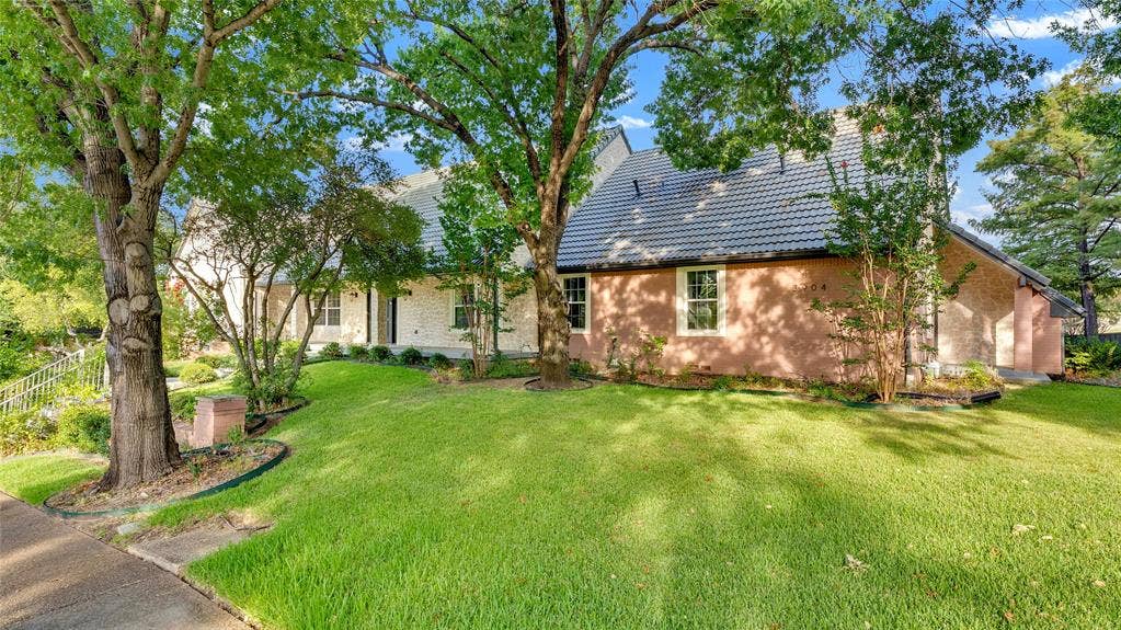 3904 Tally Ho Drive, Irving, TX 75062 Side View