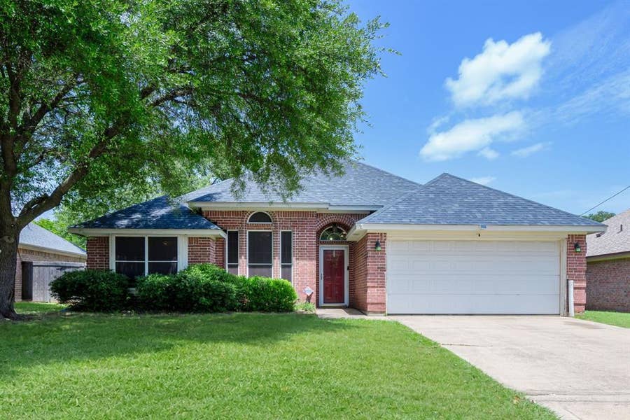 Property photo for 1510 Berry Patch Lane, Granbury, TX