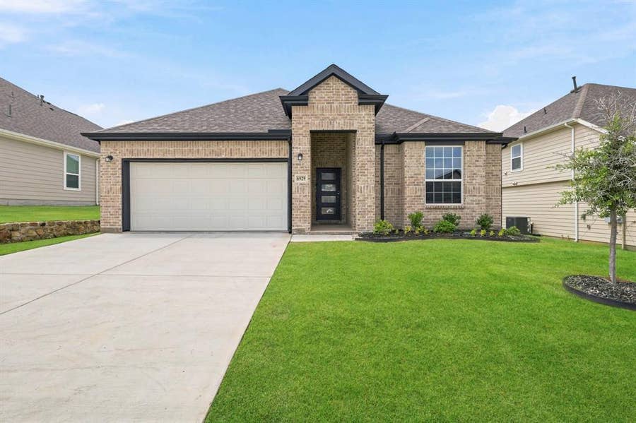 Property photo for 6929 Night Owl Lane, Fort Worth, TX
