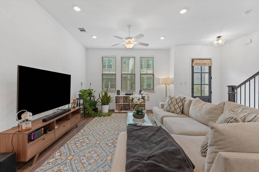 7562 Edgeware Road, Dallas, TX 75228 7562 Edgeware Road, Dallas, TX 75228